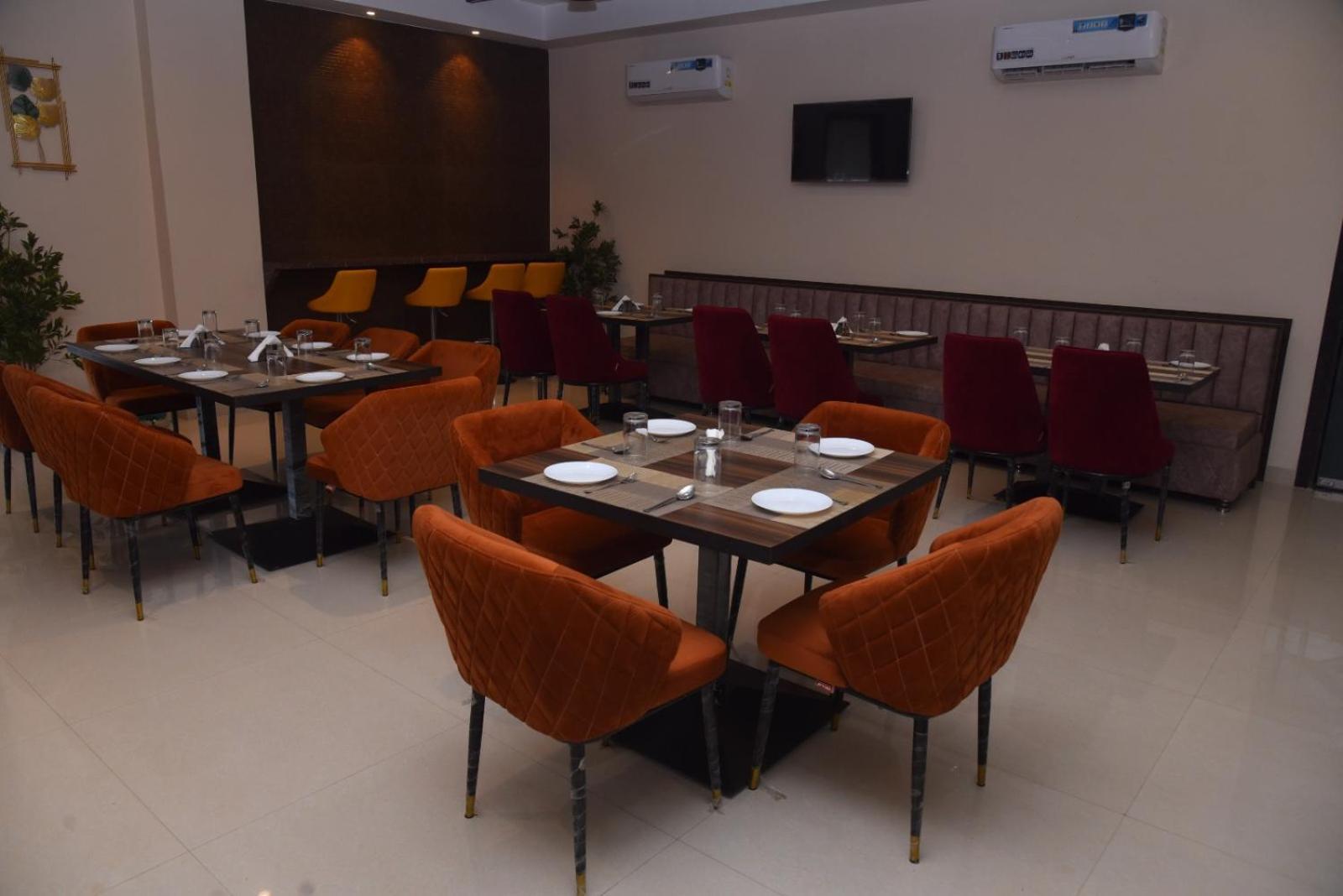 The Imperial Hotel And Convention Centre Kanpur Dış mekan fotoğraf
