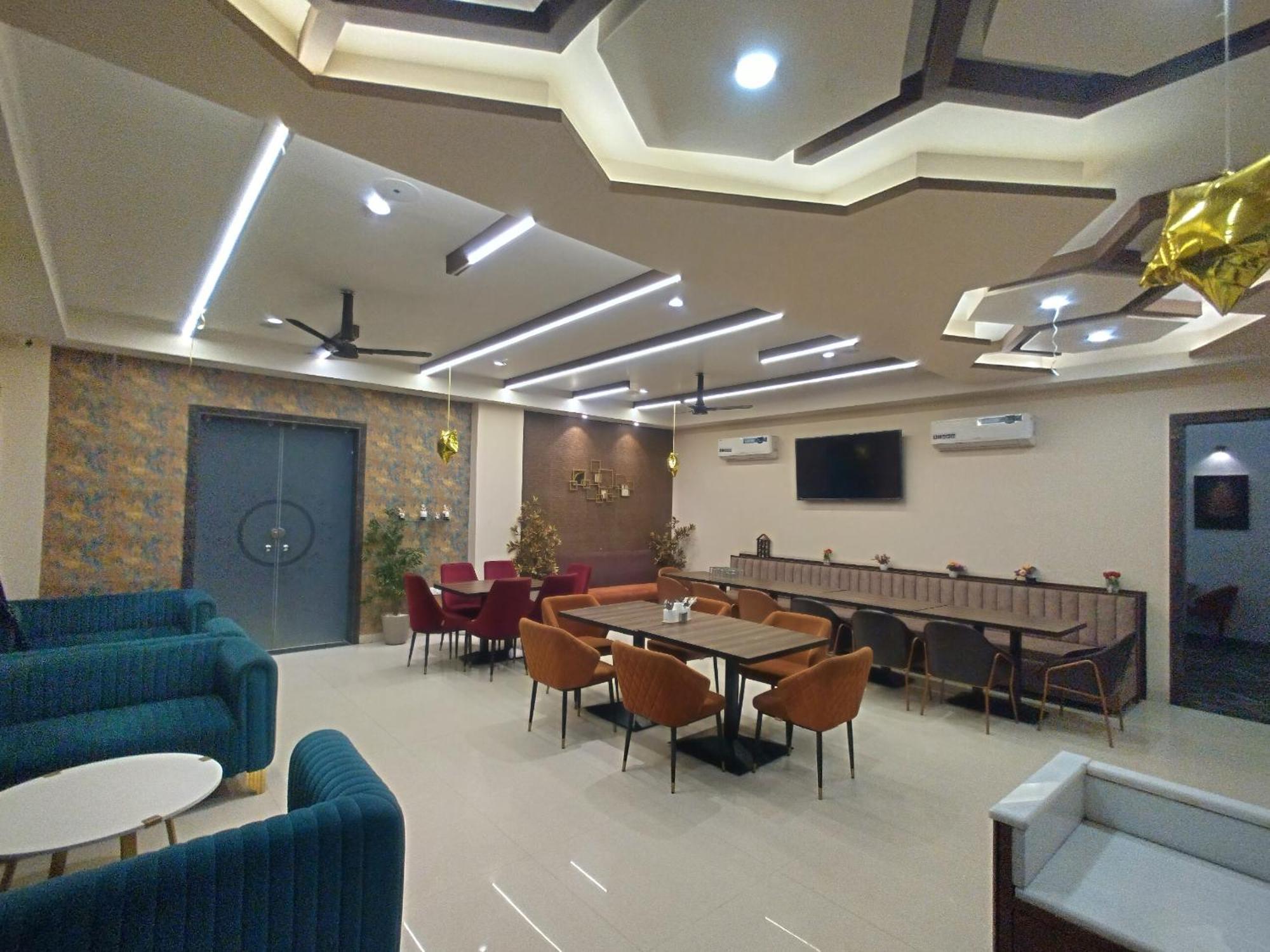 The Imperial Hotel And Convention Centre Kanpur Dış mekan fotoğraf
