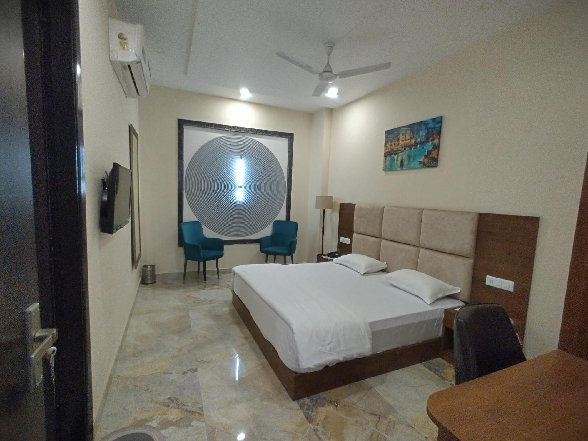 The Imperial Hotel And Convention Centre Kanpur Dış mekan fotoğraf