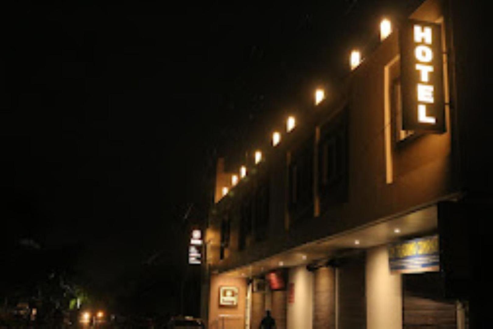The Imperial Hotel And Convention Centre Kanpur Dış mekan fotoğraf